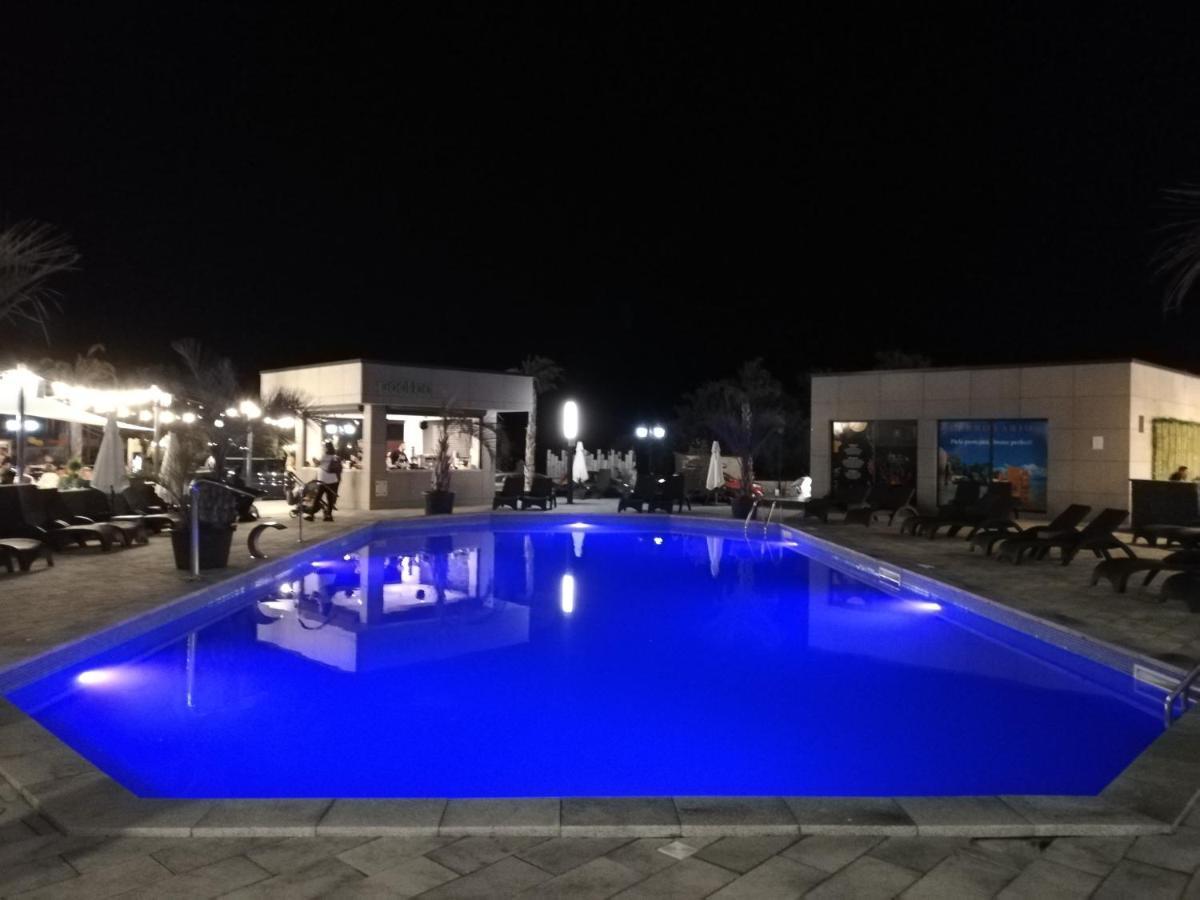 Luxury Kln By Alezzi Mamaia Nord Apartman Năvodari Kültér fotó