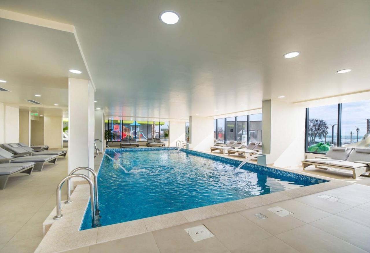 Luxury Kln By Alezzi Mamaia Nord Apartman Năvodari Kültér fotó