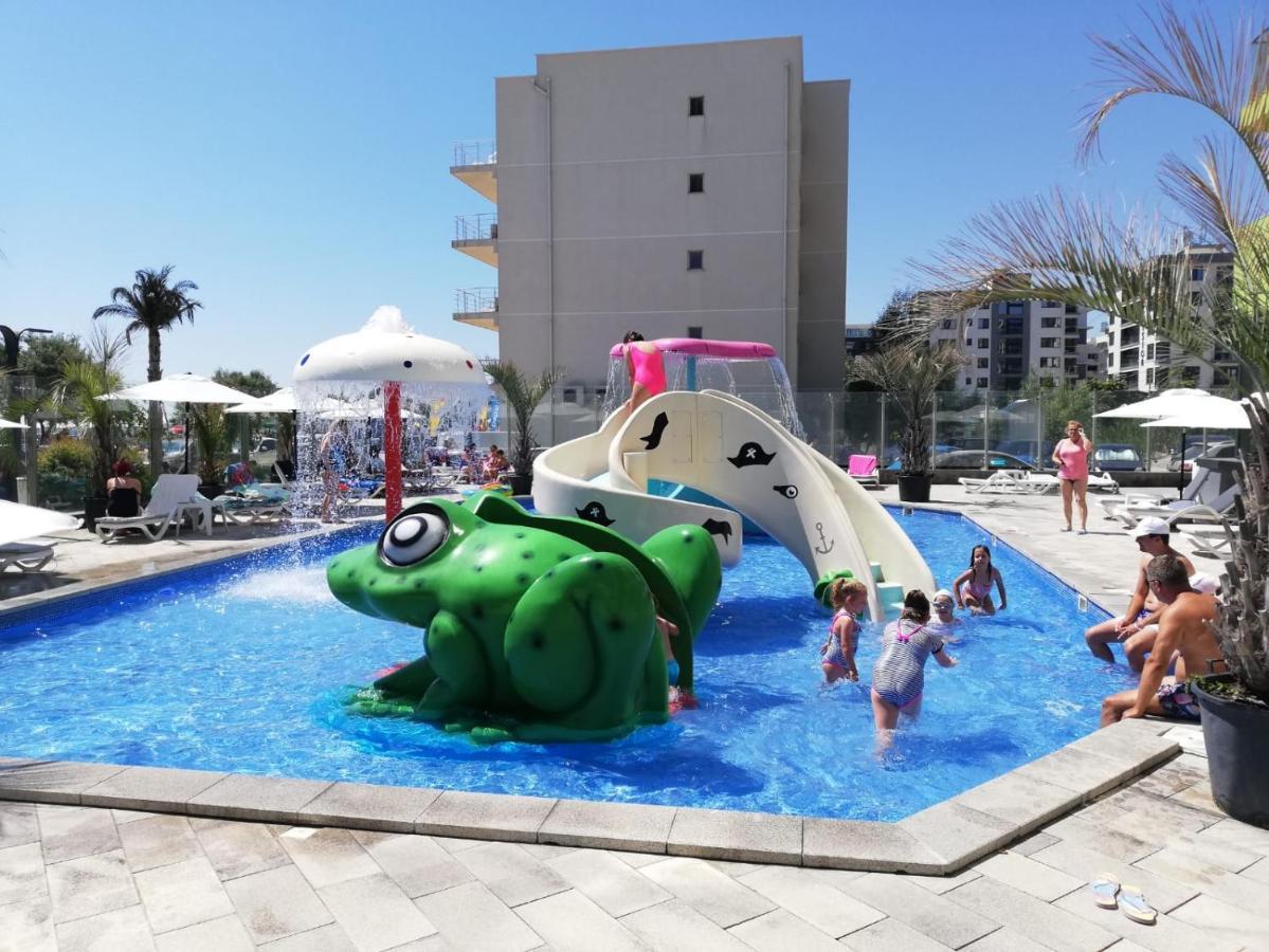 Luxury Kln By Alezzi Mamaia Nord Apartman Năvodari Kültér fotó